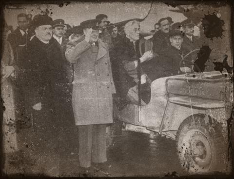 Churchill, Roosevelt et Molotov à la conference de Yalta