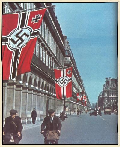 Drapeaux à croix gammée dans Paris en juin 1940