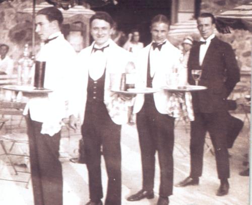 cegarçon de café en 1930