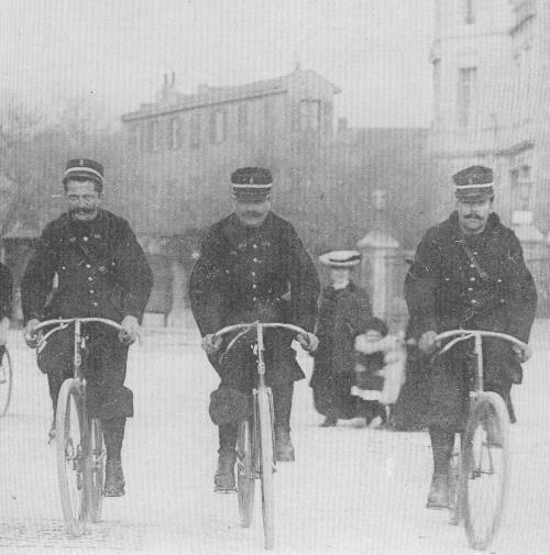 agents en uniforme en 1900