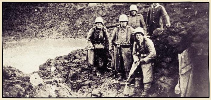 Soldats allemands dans les tranchées pendant la bataille de Verdun