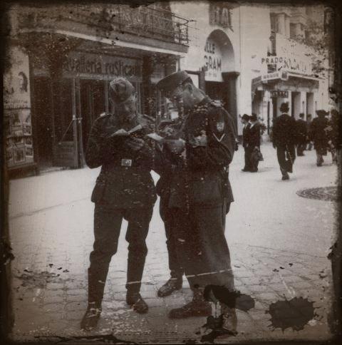 les doryphores à Paris de 1940 à 1944