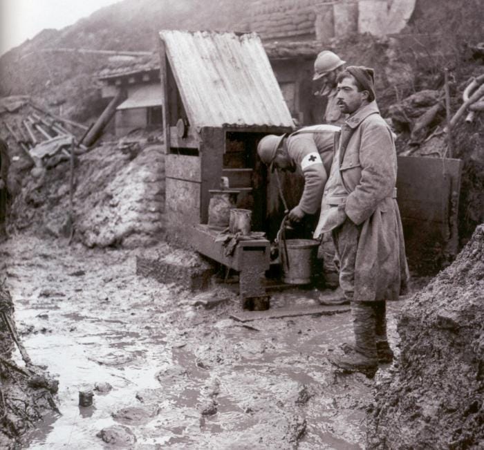 Pour le poilu Genevoix la pluie est une compagne familière