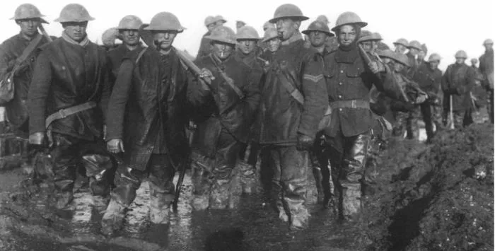 8 avril 1915. Ces jours-ci, une mer de boue. Des blessés légèrement atteints se sont noyés en essayant de se traîner jusqu'au poste de secours