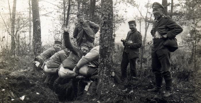 L'hygiène ne triomphait pas non plus aux feuillées dans les tranchées de 1914-1918