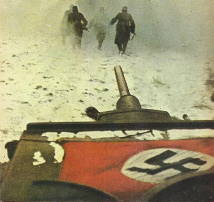 La différence entre les équipements d'hiver russes et allemands joue un rôle véritablement écrasant dans l'issue de la bataille. Moscou est sauvée. L'Allemagne a cessé d'être invincible. Adolf Hitler a perdu sa bataille de Moscou pendant l'hiver 1941.