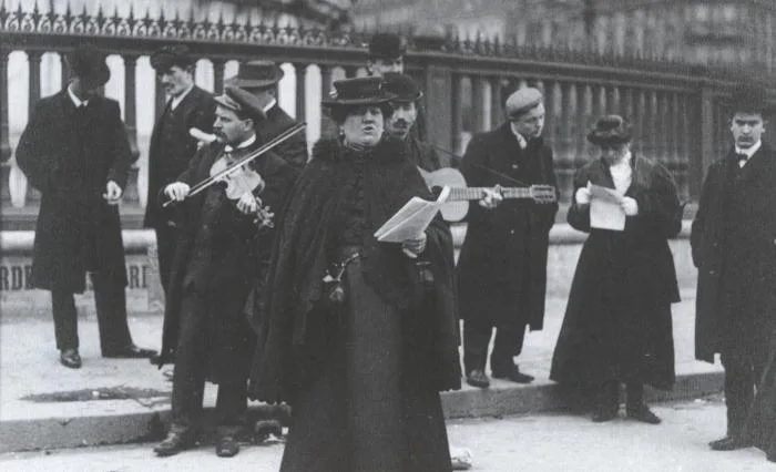 Ecouter les chanteurs de rue