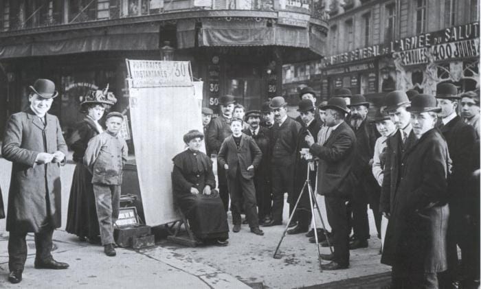 Le photographe s'éloignait volontiers de son antre en 1900