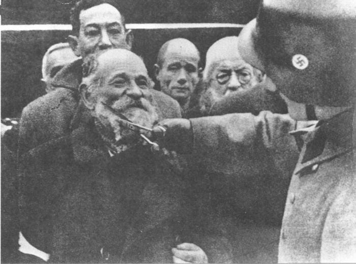 Immédiatement après les élections de mars 1933, une série d'agressions non coordonnées contre les Juifs eut lieu.