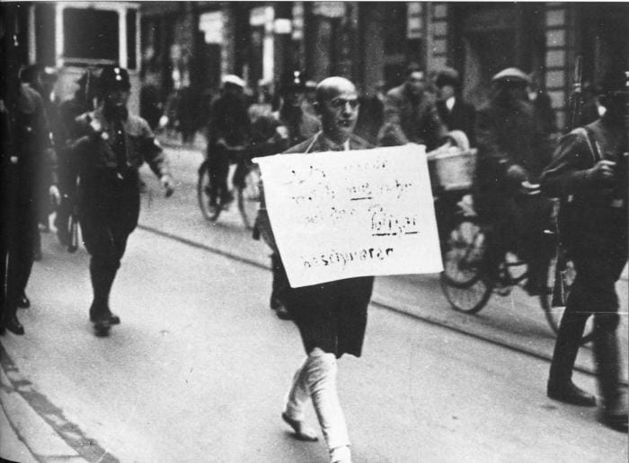 Les dossiers fourmillent d'histoires sordides sur les dénonciations de Juifs