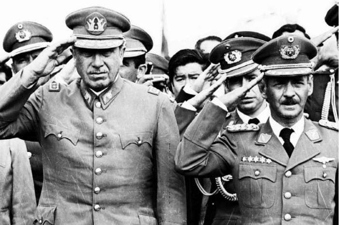 La dictature de Pinochet, au Chili, fut longue et cruelle