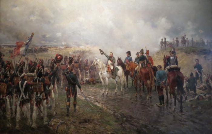 Napoléon, remonté à cheval, passe en revue l'armée française pendant qu'elle se forme sur le terrain.