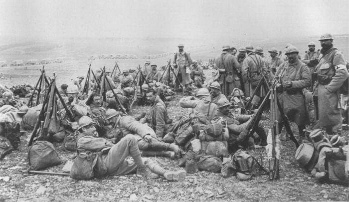 C'est le départ en longue file indienne vers Verdun