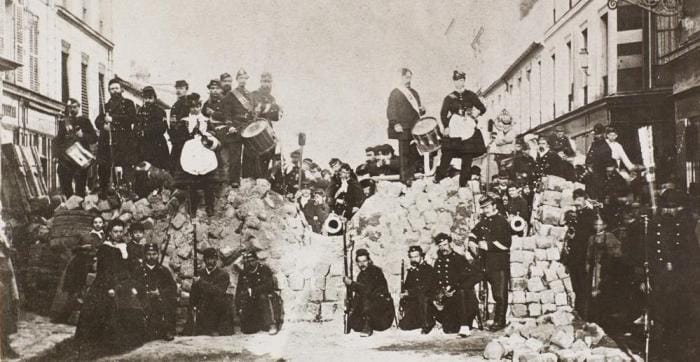 Barricade pendant la Commune de Paris en 1871