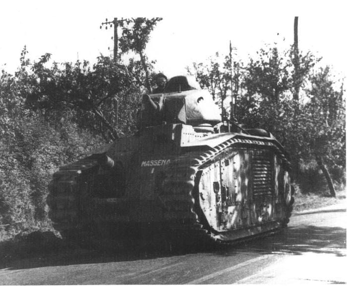 Les troupes écossaises exploitent la percée des chars du colonel Perré, un ardent défenseur du char d'infanterie.