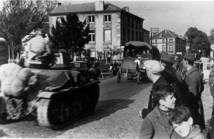 Les Alliés ignoraient totalement que les Allemands préparaient activement une percée décisive au sud de la Belgique, à travers les Ardennes.