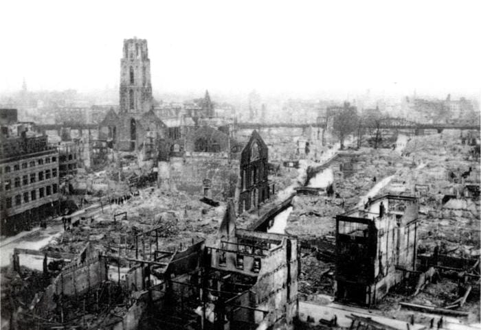 Rotterdam est détruit par les Allemands en mai 1940