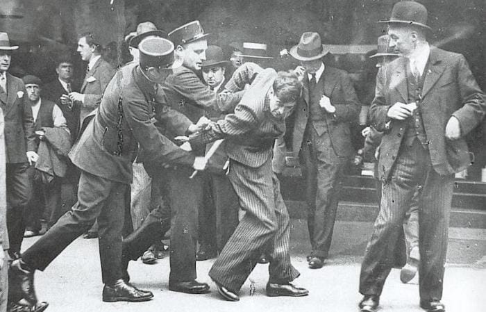 Début des émeutes du 6 février 1934