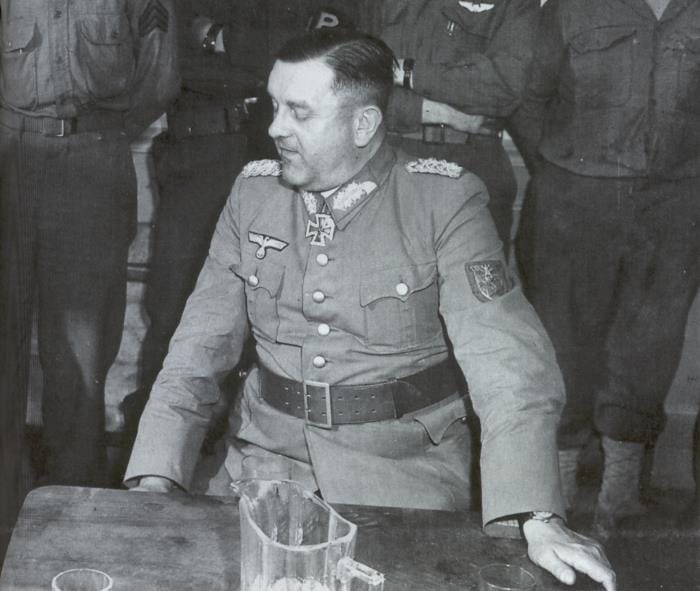 Les barricades et le Général Leclerc à Paris en 1944