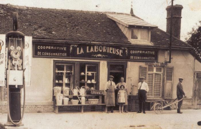 Sur les voitures il y avait des organes strictement fonctionnels en 1900