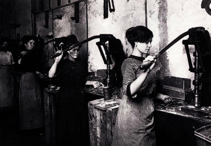 Le congé de maternité pour les ouvrières après 1900