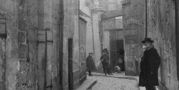 La réveilleuse est le réveille matin du XIXe siècle